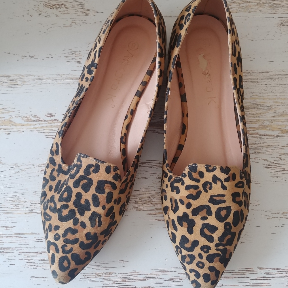 Leopard pointed toe flats